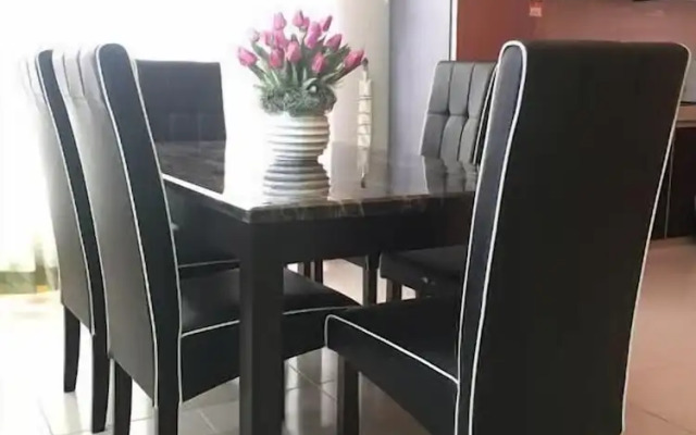 Homestay Casa Mewah at Hijauan Heights