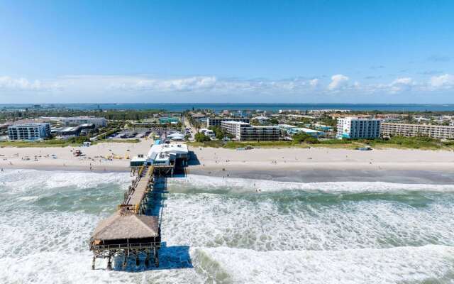 La Quinta Inn & Suites by Wyndham Cocoa Beach Oceanfront