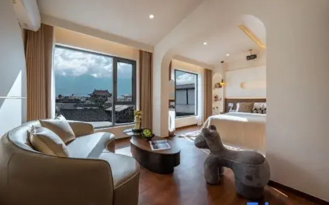 Huanxi Courtyard Light Luxury Homestay (Dali Ancient City)