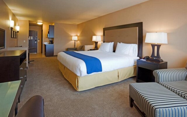 Holiday Inn Express & Suites Eau Claire North, an IHG Hotel