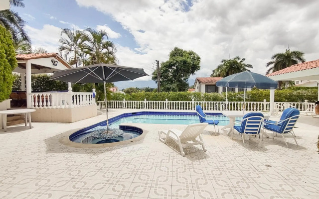 MANSIÓN PARA MAS DE 20 PERSONAS EN Melgar