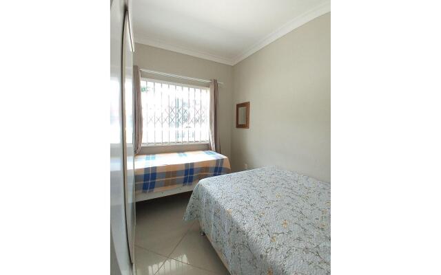 AR 001 Amplio Dpto con patio privado excelente ubicación céntrica