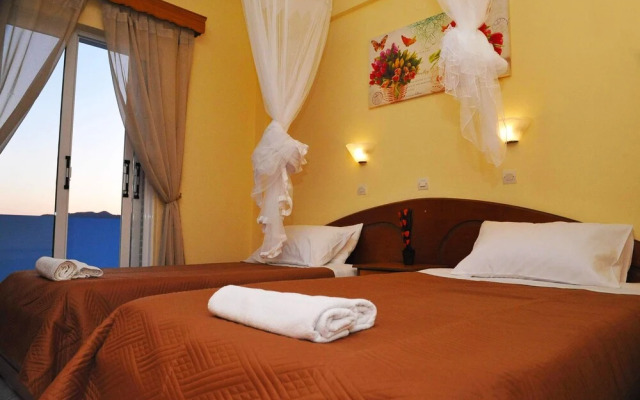Agios Georgios - 2 Beds - Sleeps 5 - Free Parking