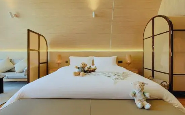 Yingge Treading on the Waves Boat House Homestay