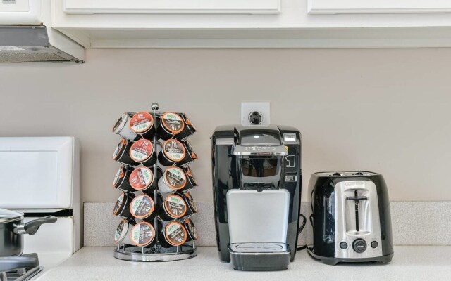 Spacious 3br/2ba on Freedom Trail by Domio