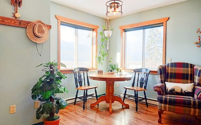 Golden Mountain View Suites