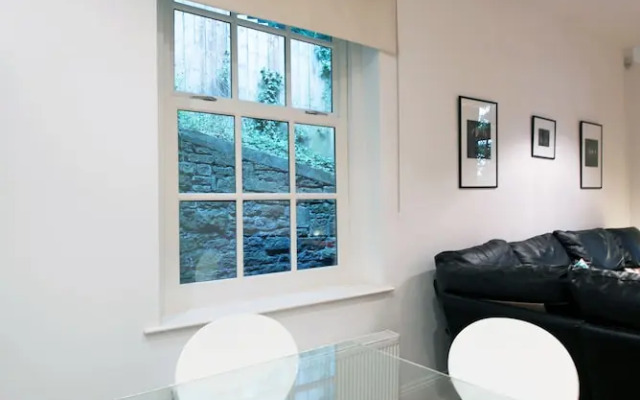 Apartment 2 The Grove