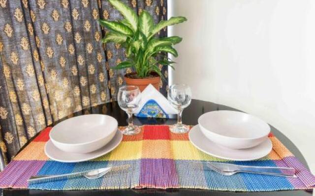 Top Floor Studio Near Metro