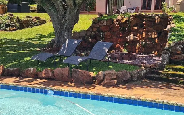 Crest Farm - Self-catering 2-bedroom, Wi-fi, Views, Swiming Pool