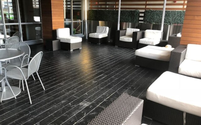 Luxurious Condo by CN Tower-FREE PARKING
