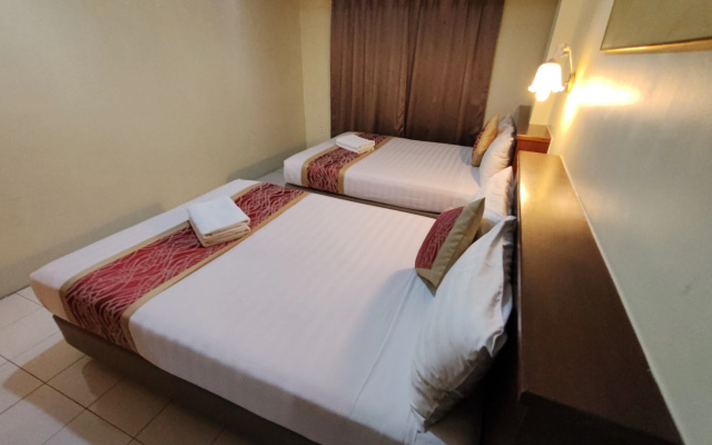 Virgo Batik Resort Teluk Batik Lumut – Guest Rooms – Lumut