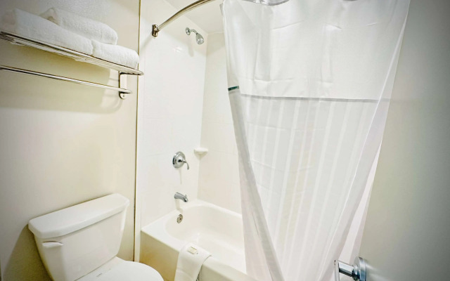 Days Inn by Wyndham WestEnd Alexandria,VA Washington DC Area