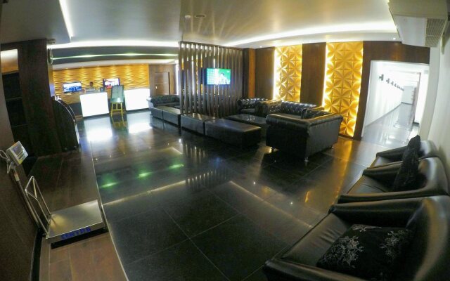 Clover Suites Royal Lake Yangon