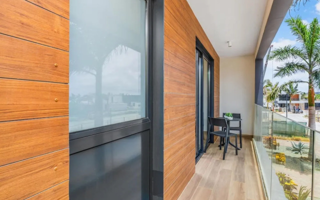 Serene Designer Gem Walk to Beach Strip Pool
