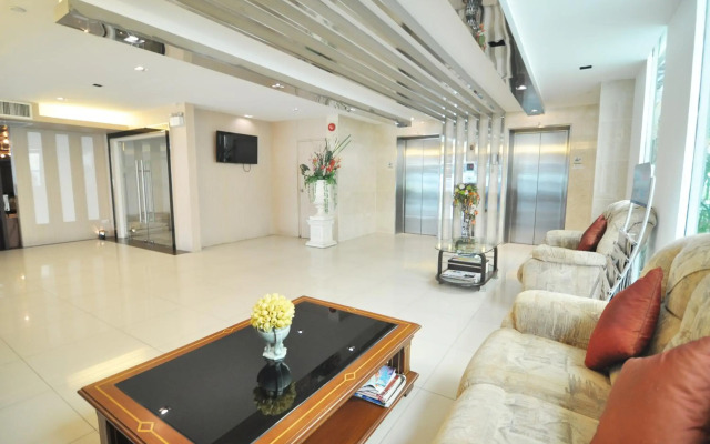 Centric Place Hotel