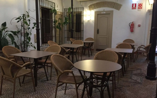 Los Patios Hotel