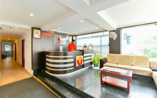 Puthens Capitol Inn; Ernakulam by OYO