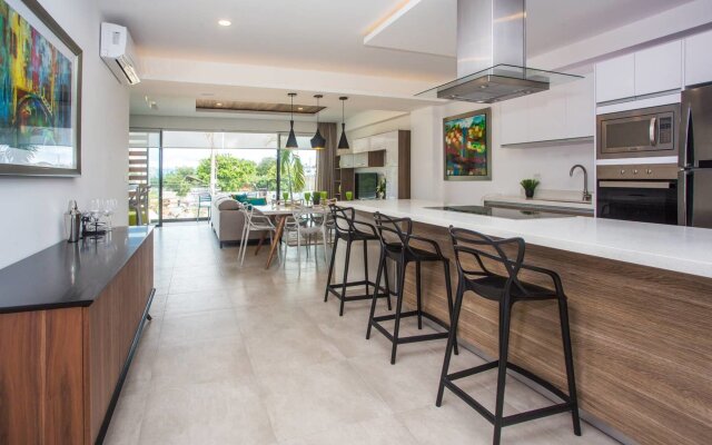 Amazing 2BR Condo w Pool Views Dream Location