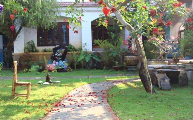 Under The Coconut Tree Old Town Hostel