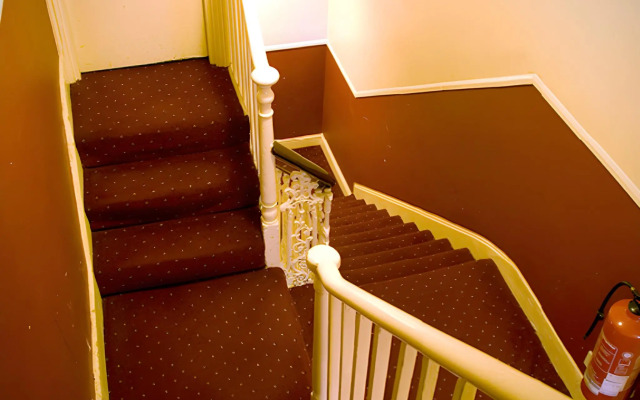 Palace Court Hotel