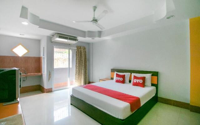 OYO 75387 4 Men Court