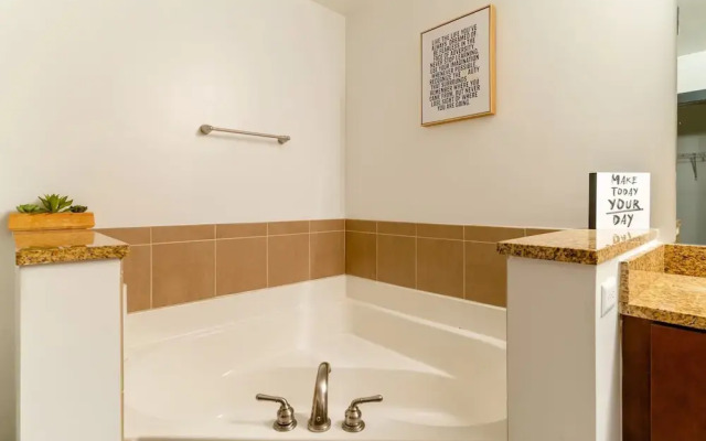 Cozy Atlantic Station Midtown Loft