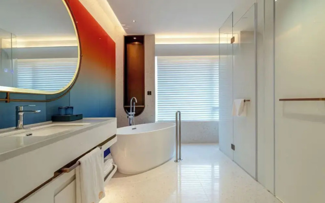 YEE HOTEL (free shuttle bus to Canton Fair Venue）
