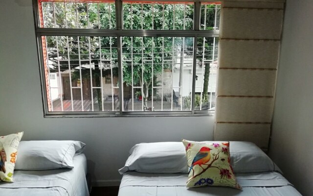 Bed & Breakfast Local Home