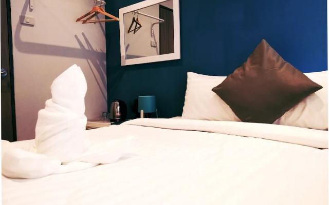Sleep With Me Too Bangkok- BTS Phra Khanong