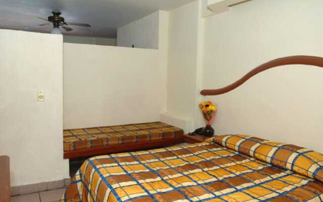 Del Real Hotel & Suites