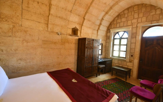 Under Cave Hotel