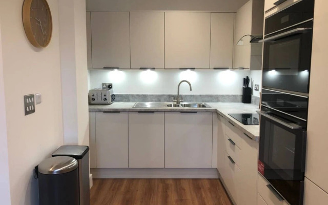 Stylish 2 Bedroom Property With Free Parking