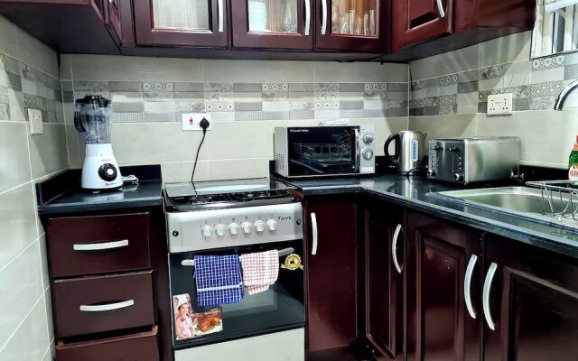 Gorgeous Quiet & Comfy Close to Highway
