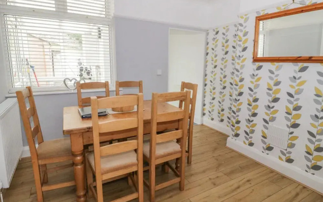 Ty Mair Holiday Cottage