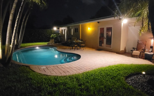 Shangri-la 3 Bedroom Home by RedAwning