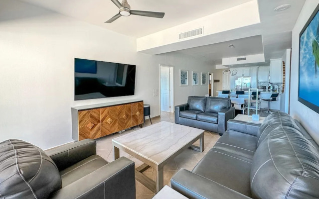 Luxury Ocean View Condo w Huge Deck