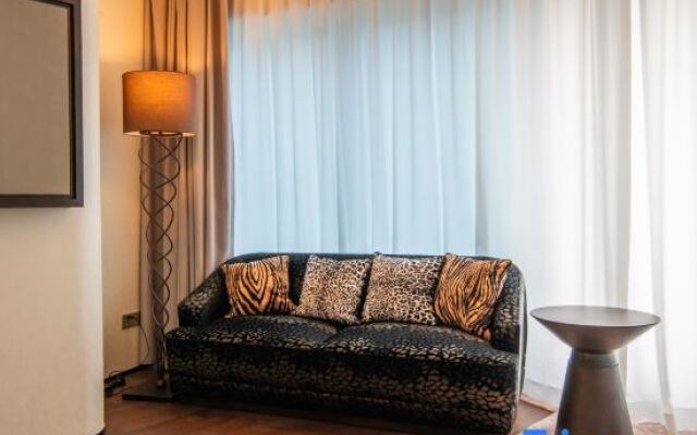 Rezen Hotel Shanghai Pudong Street（Lujiazui Riverside Center）