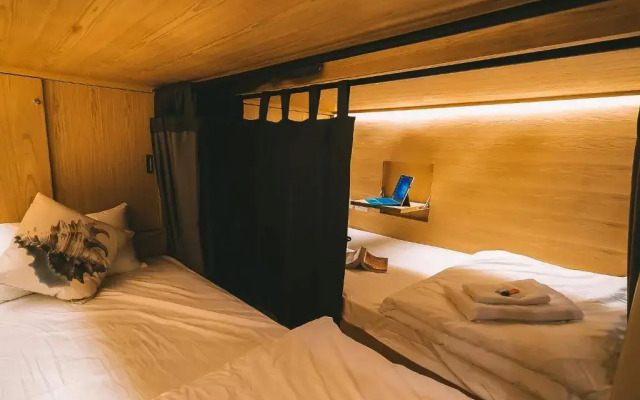 Thalay Cha-am by THA - Hostel