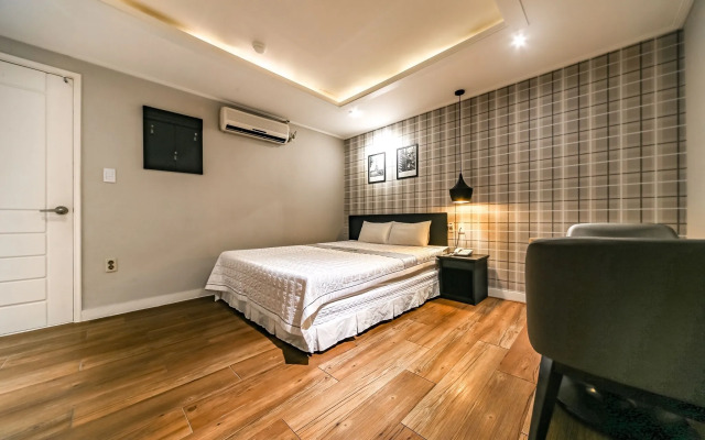 Pohang Daedodong White