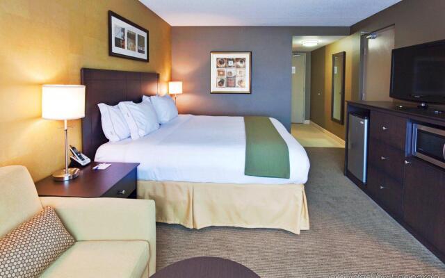 Holiday Inn Express & Suites Kingston Central, an IHG Hotel