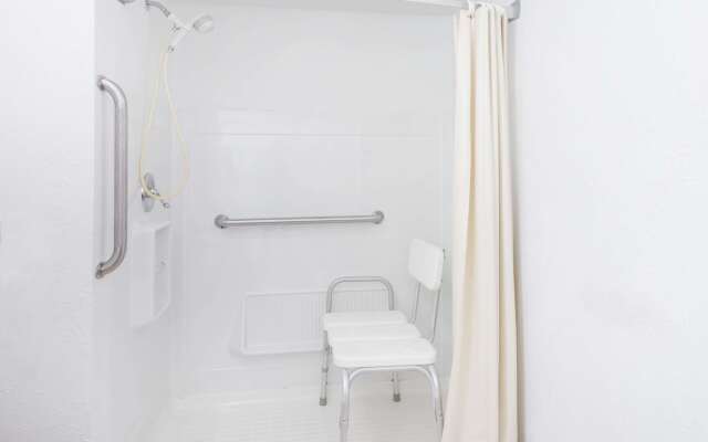 Super 8 by Wyndham Newcomerstown