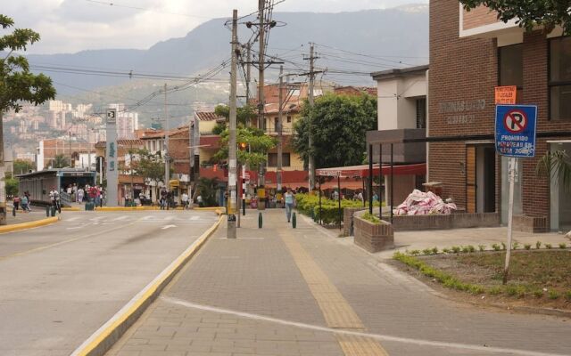 Apartaestudio Loft Comodo Belen, Frente Metroplus