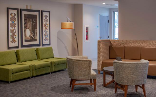 Holiday Inn Express & Suites Tonawanda - Buffalo Area, an IHG Hotel