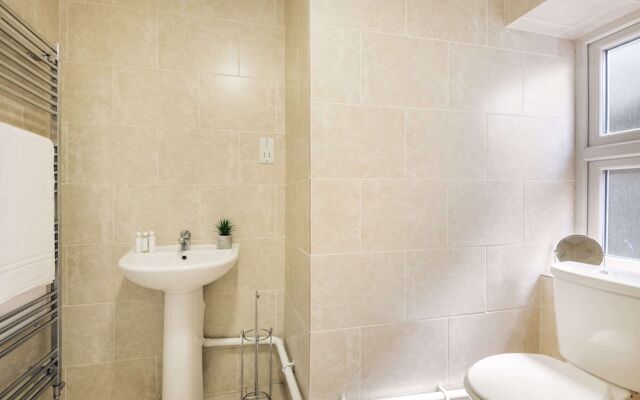 Modern Kensal Green Apartment