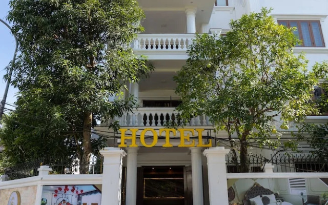 Royal Hotel - Sai Dong - Long Biên
