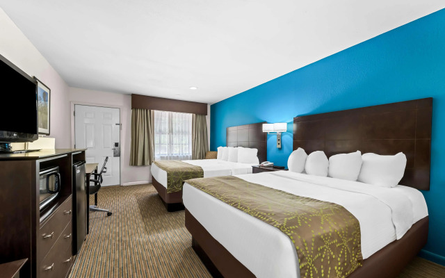 Best Western Delhi Inn