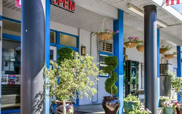 Rodeway Inn & Suites Roseburg