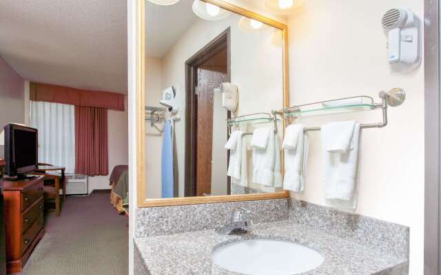 Days Inn & Suites by Wyndham Mt Pleasant