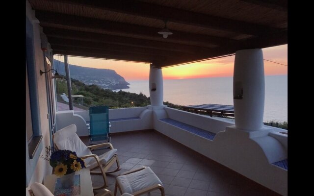 House With 2 Bedrooms in Malfa, With Wonderful sea View, Enclosed Garden and Wifi