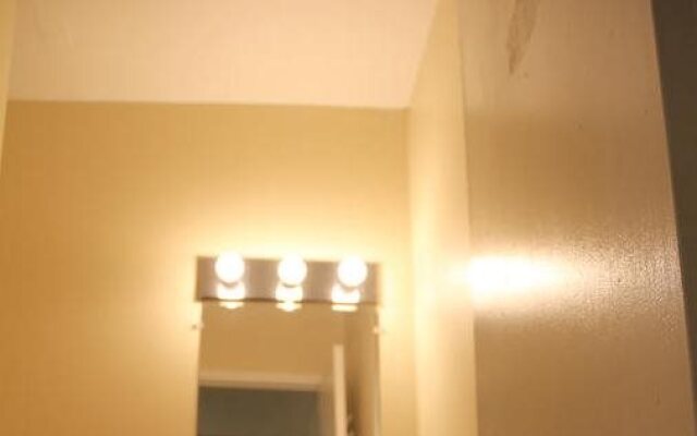 Niagara Inn & Suites